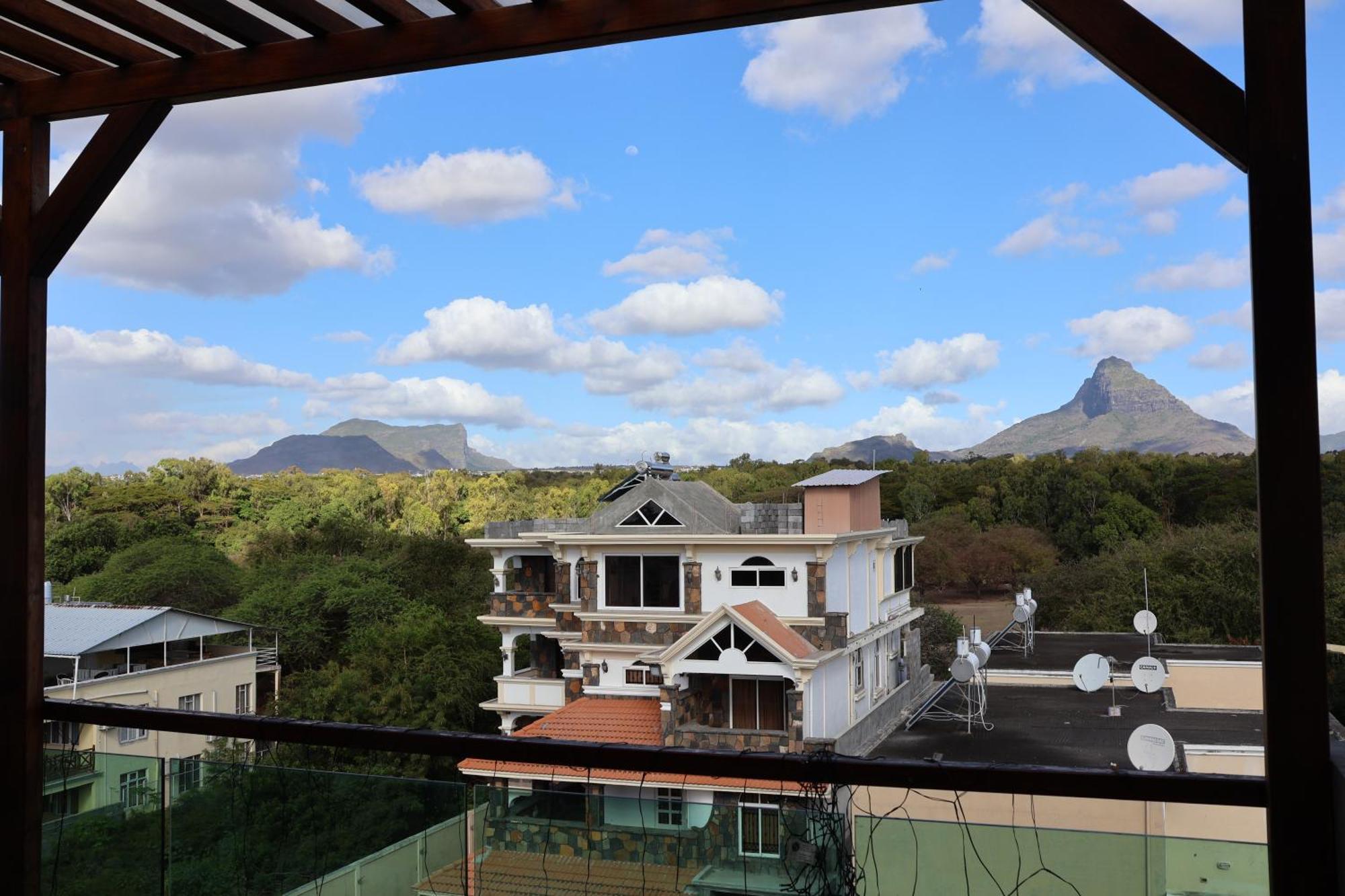 Top-Floor Modern 3Bd Penthouse With Beautiful Mountain View Terrace - 5 Min Walk To Beach Flic-en-Flacq Esterno foto